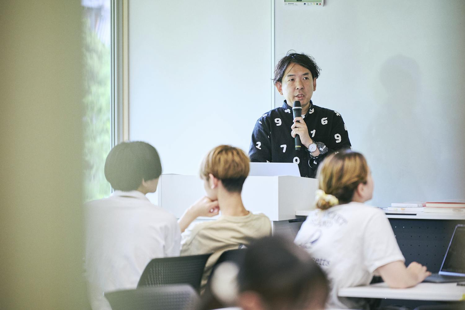 東京のスタートアップで働いていたデザイナーが「神山まるごと高専」でデザインの授業を担当する